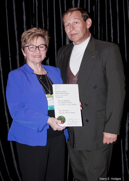 File:Dr. Pat Mitchell presents Dr. Crys Armbrust with Tryon's 2013 STMS Promotion Award.jpg